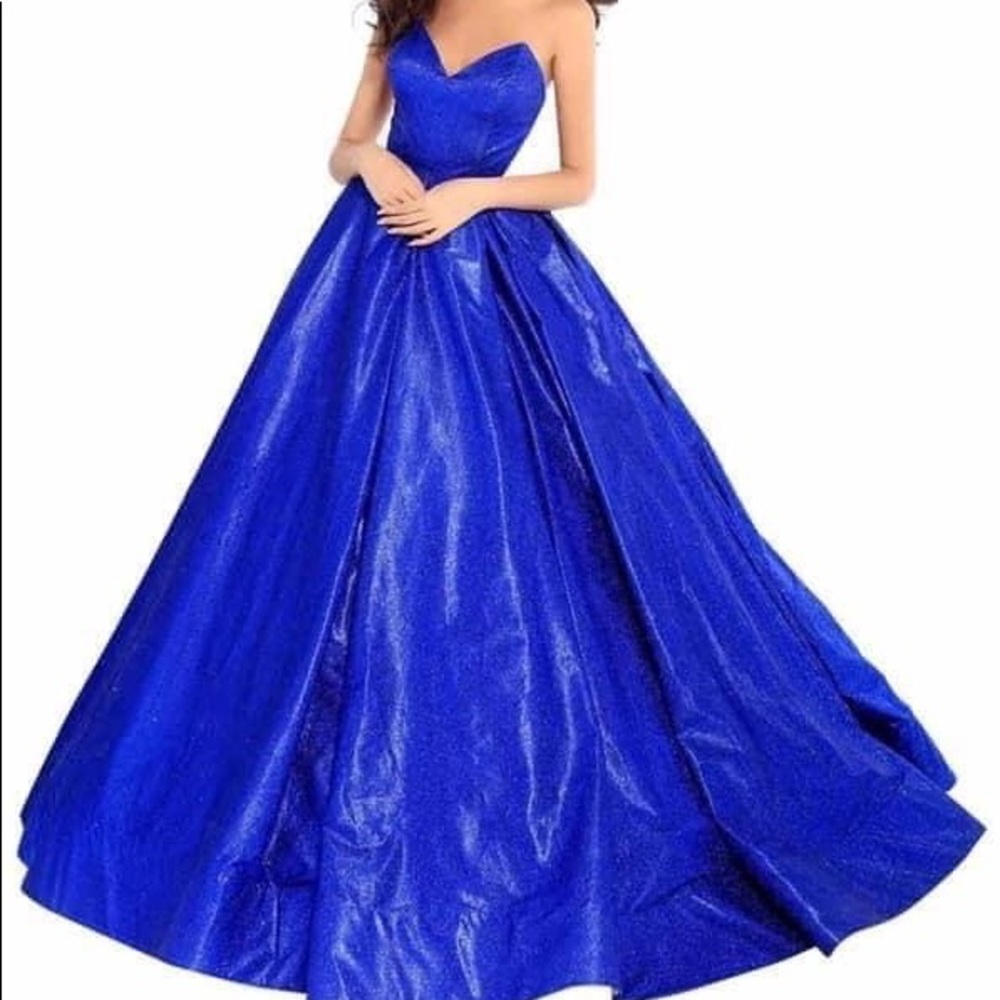 Blue Tarek Ediz size 4 corset back, GORGEOUS on
stage! Hoop skirt! Worn once!